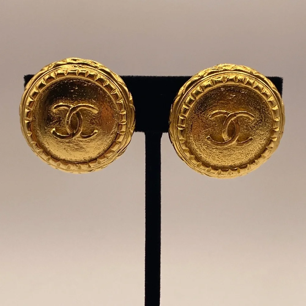 CHANEL Earrings AUTH Coco‎ Logo Mark CC Clip on Gold One Vintage Rare - Picture 7 of 11